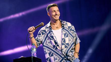 Lobrecht bei seiner Show in der Uber-Arena.