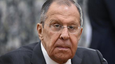 Russlands Außenminister Sergej Lawrow hob hervor, dass AfD-Vertreter auch in russischen Talkshows auftreten und sich dort für bessere Beziehungen zwischen Moskau und Berlin einsetzten. 