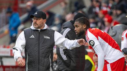 Steffen Baumgart (links) hofft darauf, dass Jordan endlich seine Torflaute beendet.
