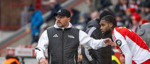 Steffen Baumgart (links) hofft darauf, dass Jordan endlich seine Torflaute beendet.