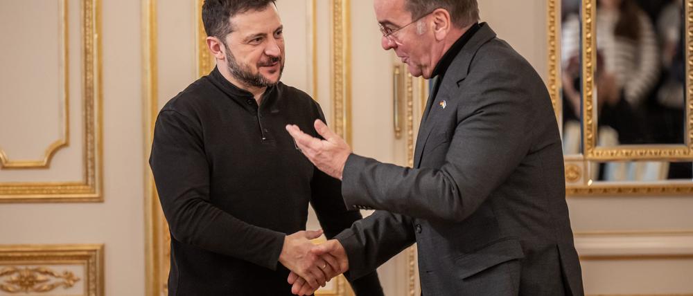 Der ukrainische Präsident Wolodymyr Selenskyj (l) dankte Deutschland einmal mehr für die geleistete Militärhilfe.