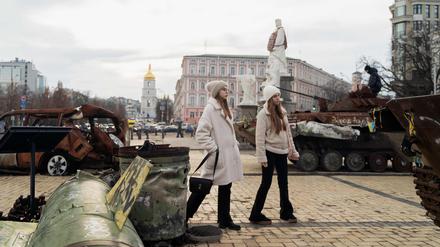 Russland kontaktiert unter anderem Angehörige von ukrainischen Kriegsgefangenen, um sie für ihre Zwecke zu missbrauchen.