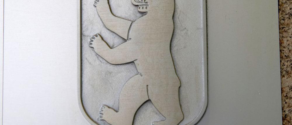 Das Verwaltungsgericht prüft eine Klage zum Tragen eines Gesichtsschleiers am Steuer. (Archivbild) 