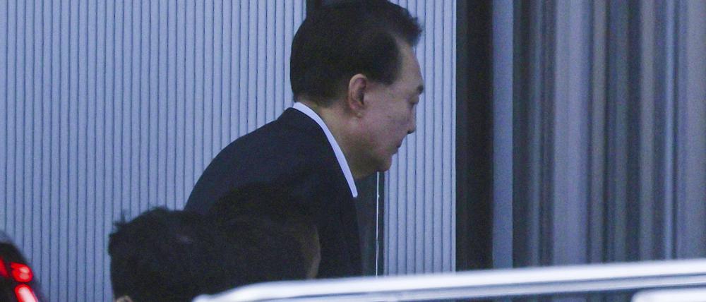 Der suspendierte südkoreanische Präsident Yoon Suk Yeol traf am Mittwoch bei der Korruptionsermittlungsbehörde für hochrangige Beamte ein.