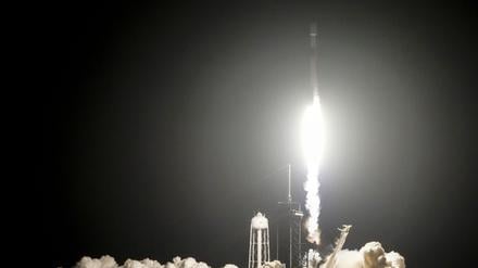 Eine „Falcon 9“ von SpaceX brachte zwei Mondlandefähren auf den Weg.