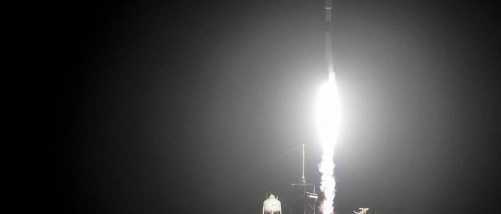 Eine „Falcon 9“ von SpaceX brachte zwei Mondlandefähren auf den Weg.