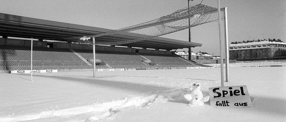 Auch im Stadion an der Grünwalder Straße in München ist Anfang Januar 1970 nicht an Fußball zu denken.