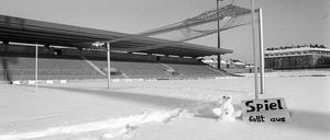 Auch im Stadion an der Grünwalder Straße in München ist Anfang Januar 1970 nicht an Fußball zu denken. 