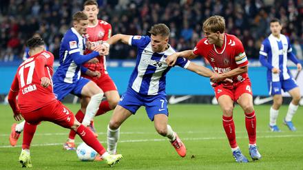 Während Simon Terodde bei den Aufstiegschancen von Hertha BSC skeptisch ist, traut er dem 1. FC Köln einiges zu.