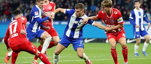 Während Simon Terodde bei den Aufstiegschancen von Hertha BSC skeptisch ist, traut er dem 1. FC Köln einiges zu.