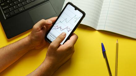 Börsencharts auf einem Smartphone