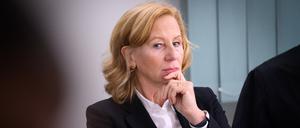 Patricia Schlesinger, ehemalige Intendantin des RBB, sitzt beim Prozess am Landgericht Berlin, wo über eine Klage der fristlos entlassenen Ex-Intendantin Schlesinger gegen den öffentlich-rechtlichen Sender RBB verhandelt wird. 
