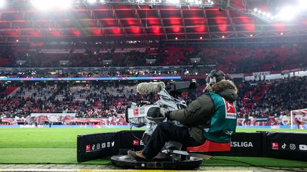 Das meiste Geld verdient die Bundesliga mit der TV-Vermarktung 