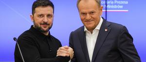 Der polnische Ministerpräsident Donald Tusk (rechts) am Mittwoch bei einer gemeinsamen Pressekonferenz mit dem ukrainischen Präsidenten Wolodymyr Selenskyj in Warschau.