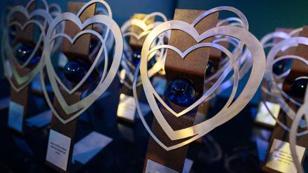 Trophäen stehen vor der Preisverleihung des 45. Filmfestival Max Ophüls Preis bereit. 
