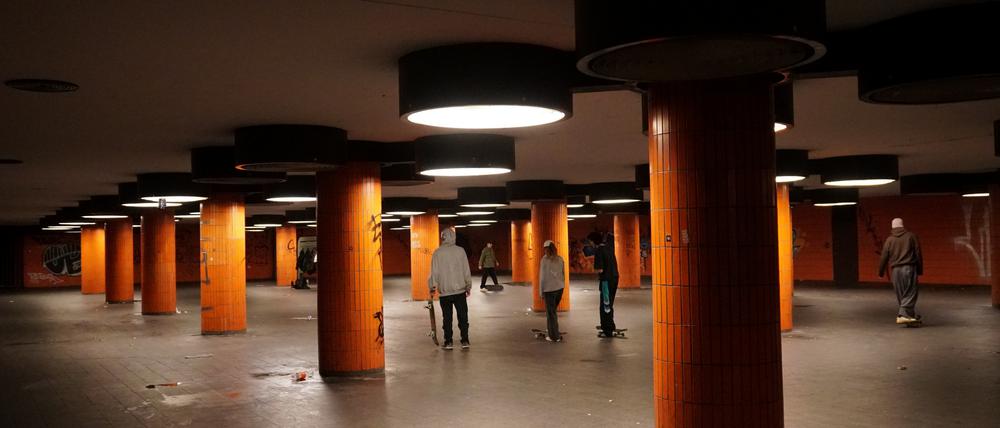 Skater im Tunnel am Berliner ICC.