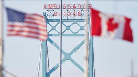 Angespannte Beziehungen: Die Ambassador Bridge verbindet Detroit in den USA mit Windsor in Kanada.