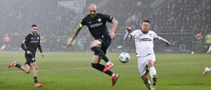 Philipp Hofmann erzielt in dieser Szene das 1:0 für Bochum.