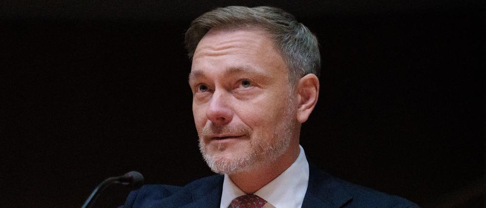 In Angriffsstimmung: Ex-Finanzminister Christian Lindner (FDP) erscheint zur Sitzung des Untersuchungsausschusses zum Atomausstieg. 