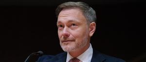 In Angriffsstimmung: Ex-Finanzminister Christian Lindner (FDP) erscheint zur Sitzung des Untersuchungsausschusses zum Atomausstieg. 