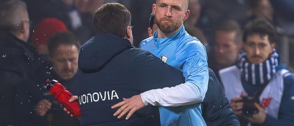Jubel mit dem Coach: Philipp Hofmann war der entscheidende Mann beim Sieg gegen St. Pauli.