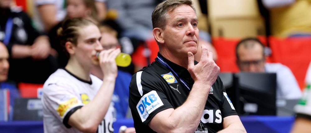 Nicht so ganz zufrieden. Bundestrainer Alfred Gislason beim Auftaktspiel.