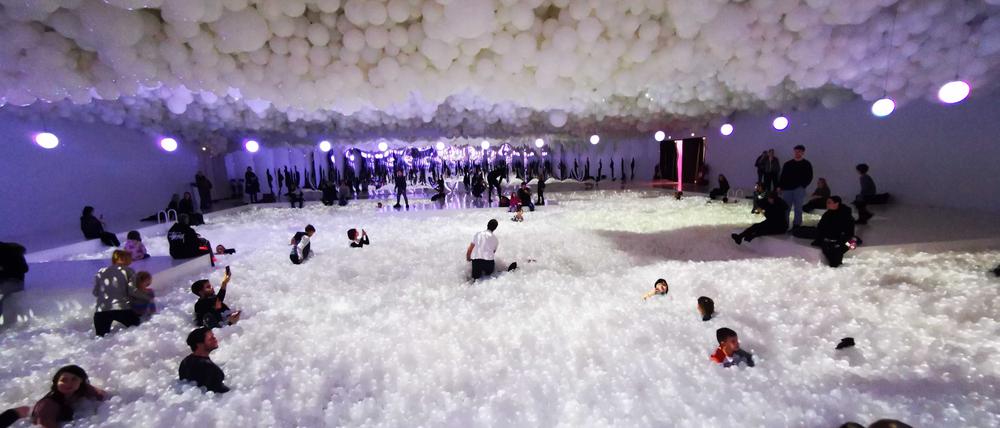 Das größte Bällebad der Welt ist in Berlin.