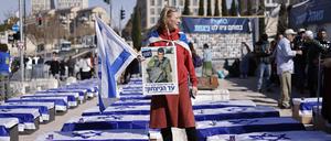 Nicht alle Menschen in Israel unterstützen den Deal, hier eine Demonstration am Donnerstag vor dem Obersten Gerichtshof in Jerusalem.