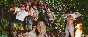 Mit „Party Music For Gay Angry Sluts“ beschreiben die Lambrini Girls ihren Sound.