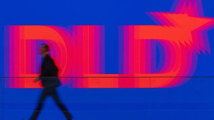 Der Münchner Informatiker Björn Ommer verglich auf der Digitalkonferenz DLD den aktuellen Stand der KI mit dem Start der Fließbandproduktion durch Henry Ford vor über 100 Jahren.