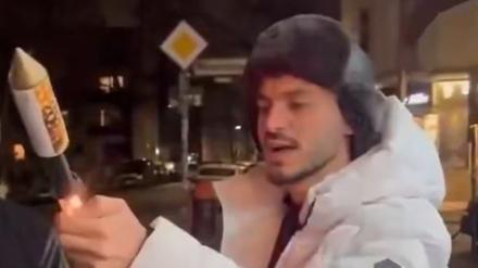 Der Influencer Attlaha Younes beim Zünden der Rakete, die er dann in eine Wohnung geschossen hat.