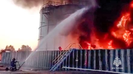 Die Ukraine setzt mit Drohnen gezielt Treibstofflager in Russland in Brand. Ähnlich wie diese Tanks im Gebiet Rostow auf einem Archivbild hat es nun ein Reservoir im Gebiet Woronesch getroffen.