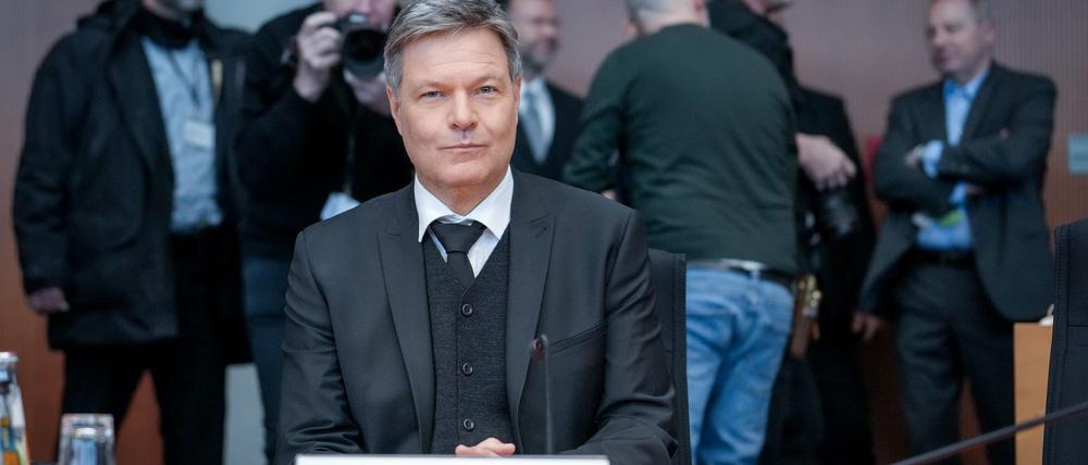 Robert Habeck gab sich im Ausschuss kämpferisch.