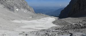 Der Gletscher auf über 2000 Metern Höhe im oberen Watzmannkar schrumpft und wird wahrscheinlich in einigen Jahren verschwunden sein. 