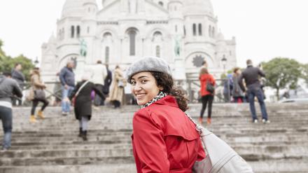 Halb Urlaub, halb Arbeit: Während des Auslandssemesters in Paris kann man Freunde auf den Stufen vor Sacre Coeur treffen. 