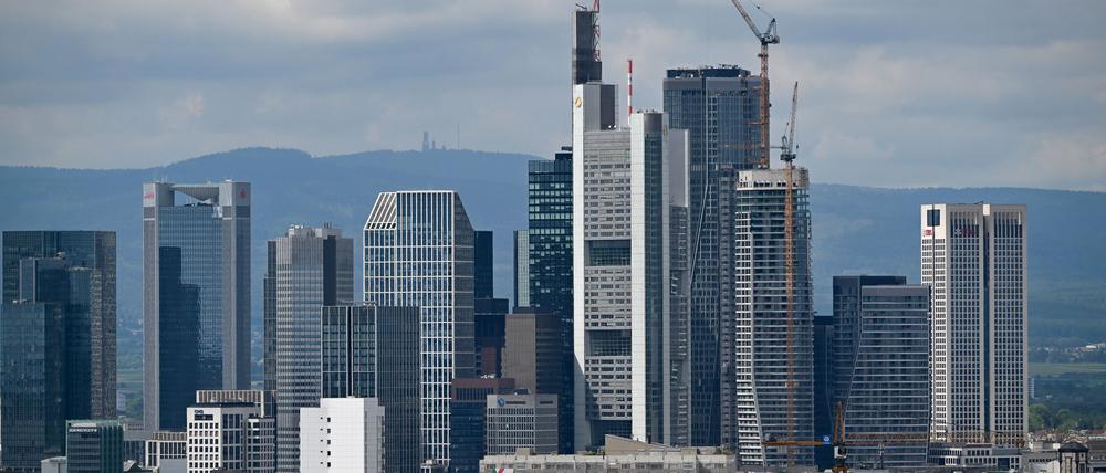 Banken halten sich mit Krediten an Mittelständler zurück (Archivbild).