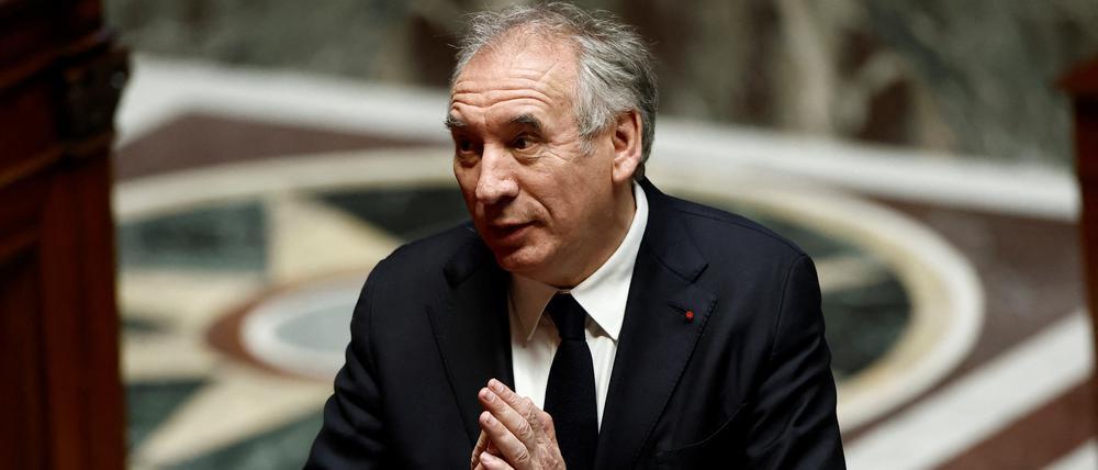 Der französische Premierminister François Bayrou reagiert während einer Debatte über einen Misstrauensantrag gegen die französische Regierung.