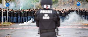 Hochrisikospiele sorgen für Mehrkosten durch große Polizeieinsätze.