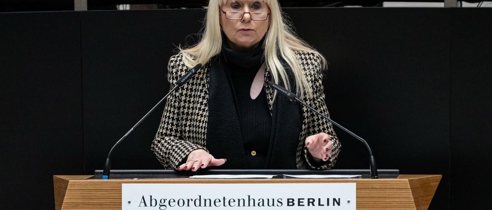 Innensenatorin Iris Spranger blickt schon auf den nächsten Jahreswechsel.