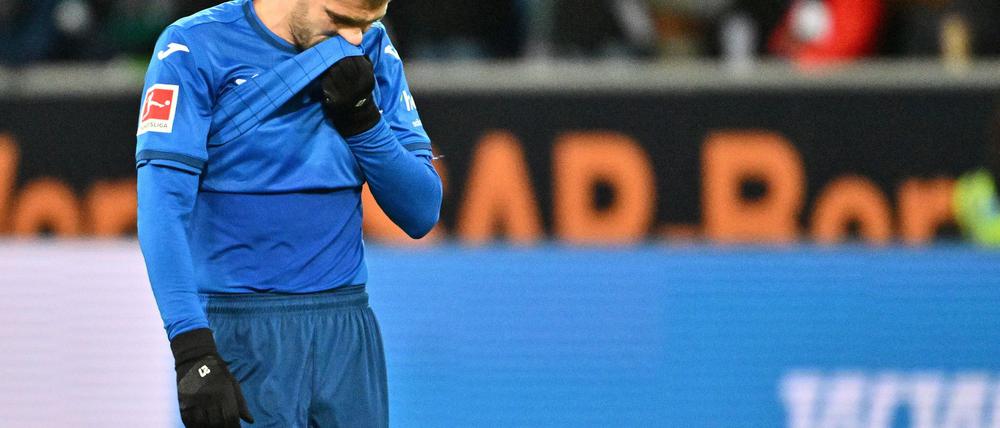 Stürmer Andrej Kramaric ist bedient.