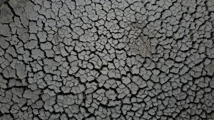 Klimawandelbedingte extreme Dürren haben zwischen 2000 und 2002 zu einer Umverteilung des Wassers vom Land in die Ozeane geführt. 