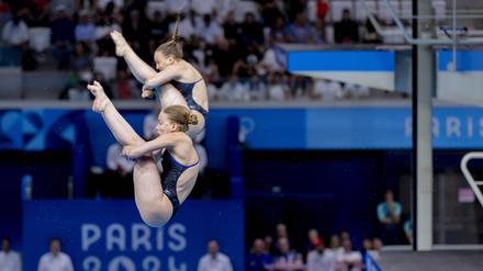 Lena Hentschel (hinten), die mit ihrer Partnerin Jette Müller beim olympischen Synchronwettbewerb sprang, gehört zu den derzeit besten Athletinnen des Berliner TSC.