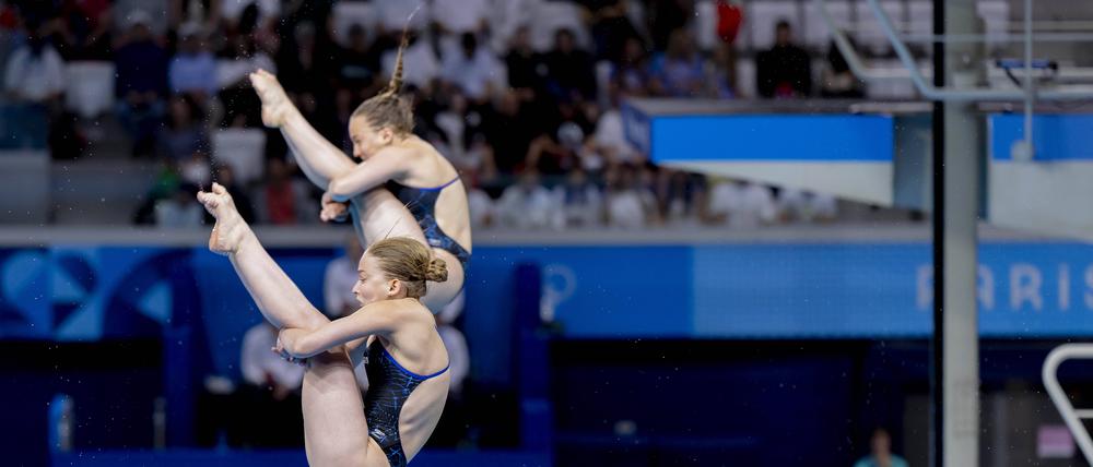 Lena Hentschel (hinten), die mit ihrer Partnerin Jette Müller beim olympischen Synchronwettbewerb sprang, gehört zu den derzeit besten Athletinnen des Berliner TSC.