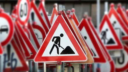 Verkehrsschilder, Schilderwald, Verkehr, Umleitung, Baustelle