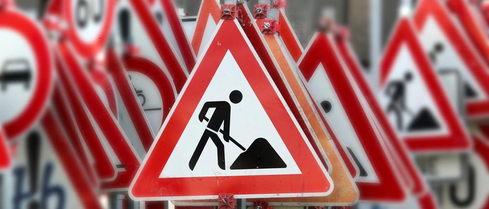 Verkehrsschilder, Schilderwald, Verkehr, Umleitung, Baustelle