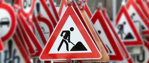 Verkehrsschilder, Schilderwald, Verkehr, Umleitung, Baustelle