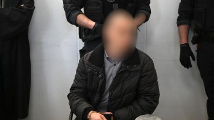 Der wegen Mordes an der neunjährigen Valeriia Angeklagte wartet am Landgericht Chemnitz auf den Beginn seines Prozesses.