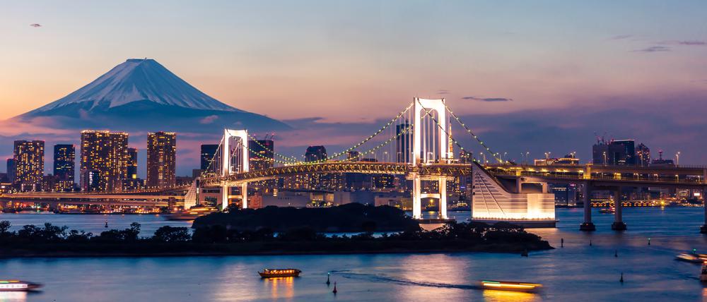 Sonnenuntergang in Tokio mit Blick auf den Mount Fuji