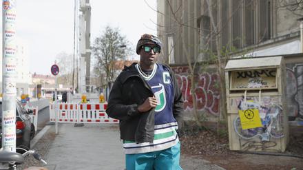 Der Menswear-Designer von Louis Vuitton Virgil Abloh war auch zur geheimen Modenschau von Bottega Veneta im Berghain eingeladen.