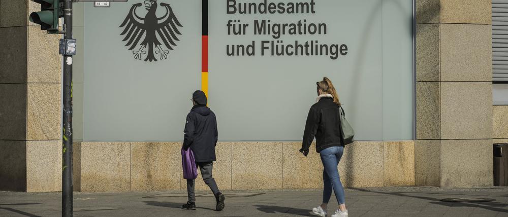 Das Bundesamt für Migration und Flüchtlinge (Bamf) fördert ab sofort wieder syrische Migrantinnen und Migranten, die dauerhaft in ihr Heimatland zurückkehren.